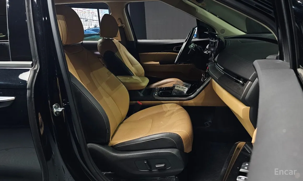 Photo 10 - Kia Carnival