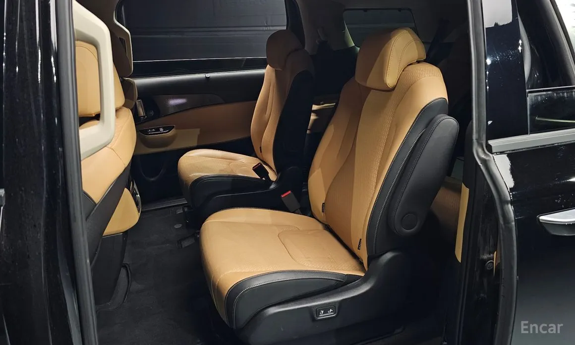 Photo 12 - Kia Carnival