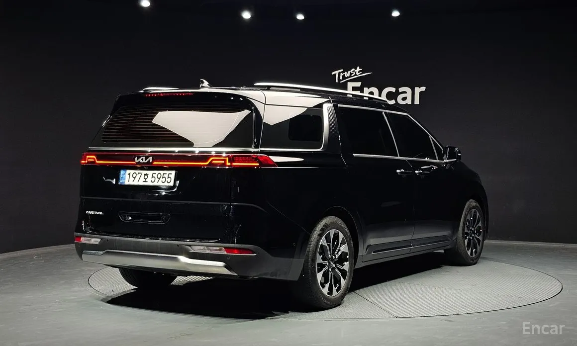 Photo 2 - Kia Carnival