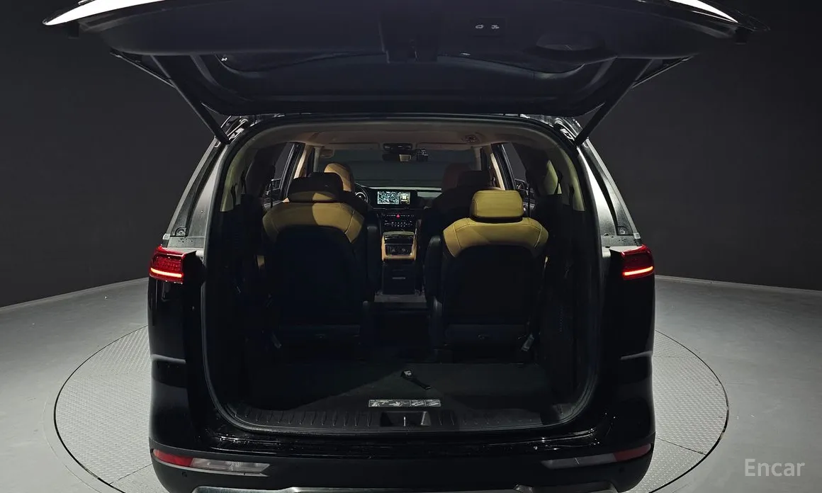 Photo 20 - Kia Carnival