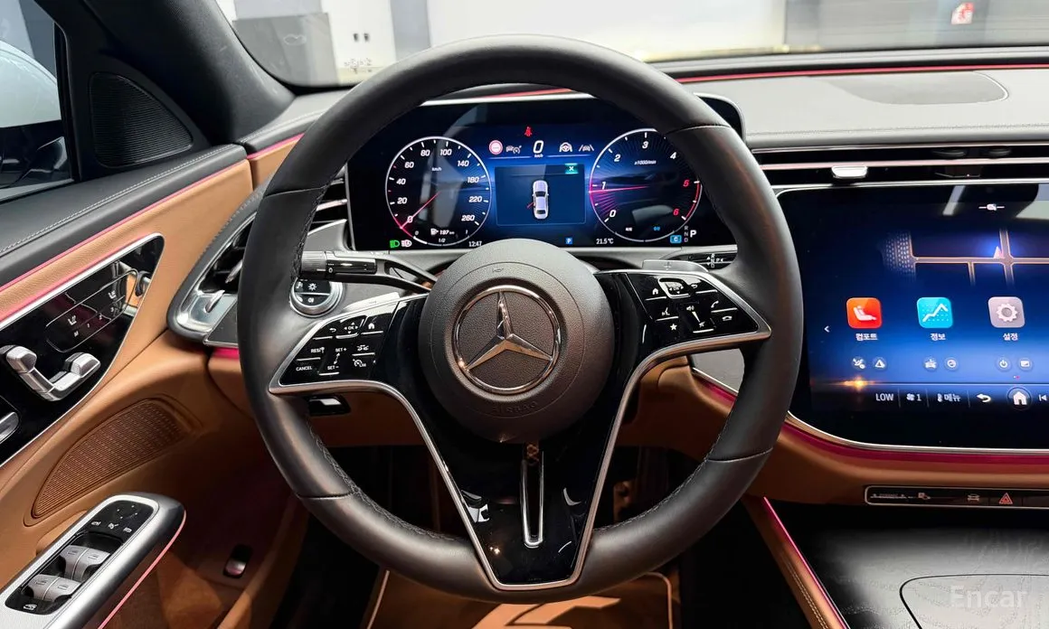 Фото 12 - Mercedes-Benz E-Class