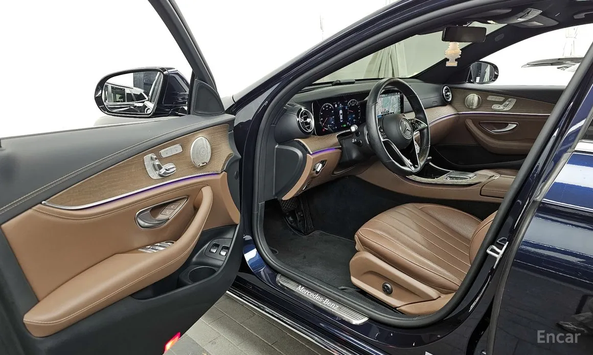 Фото 10 - Mercedes-Benz E-Class