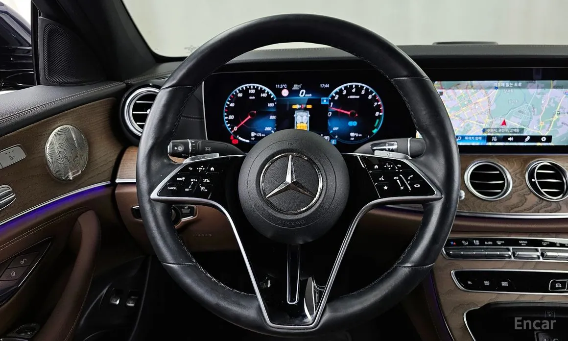 Фото 13 - Mercedes-Benz E-Class