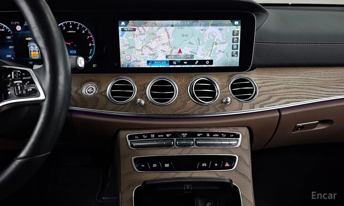 Фото 14 - Mercedes-Benz E-Class