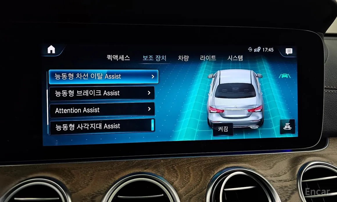 Фото 16 - Mercedes-Benz E-Class