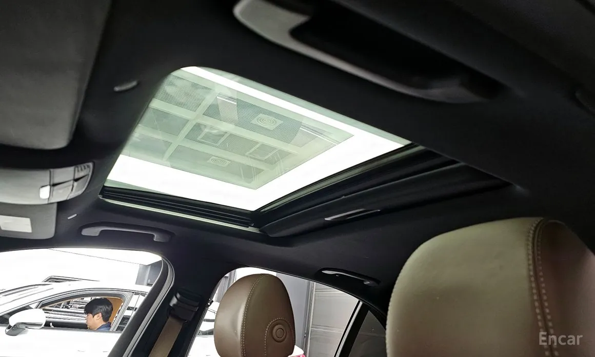 Фото 19 - Mercedes-Benz E-Class