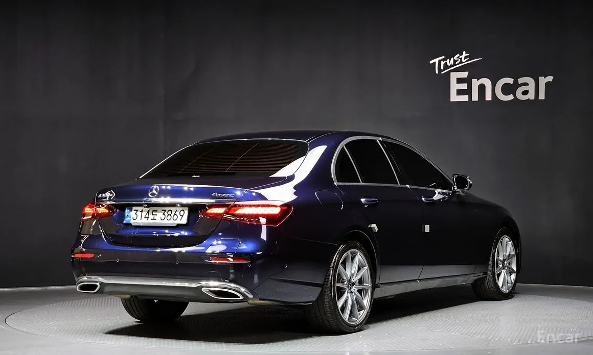 Фото 2 - Mercedes-Benz E-Class