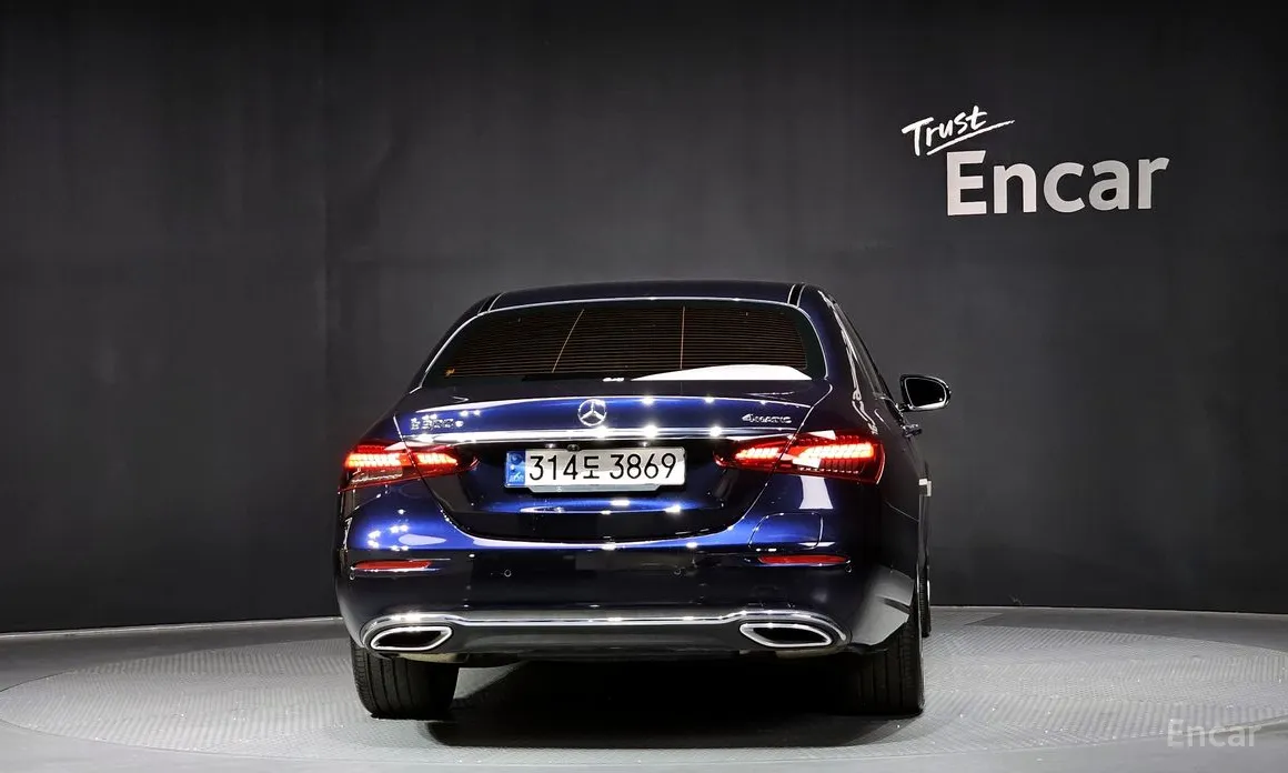 Фото 4 - Mercedes-Benz E-Class