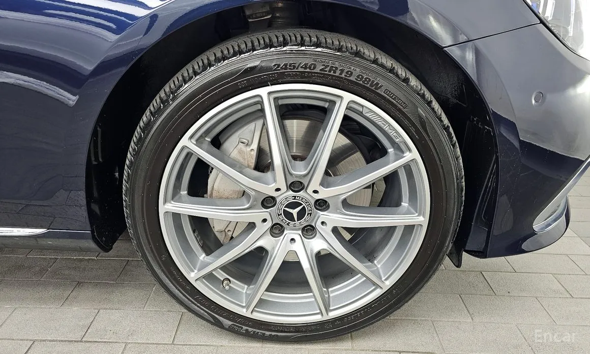 Фото 5 - Mercedes-Benz E-Class