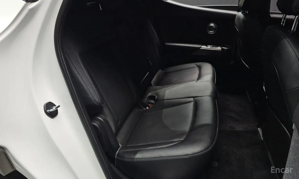 Photo 12 - Genesis GV60