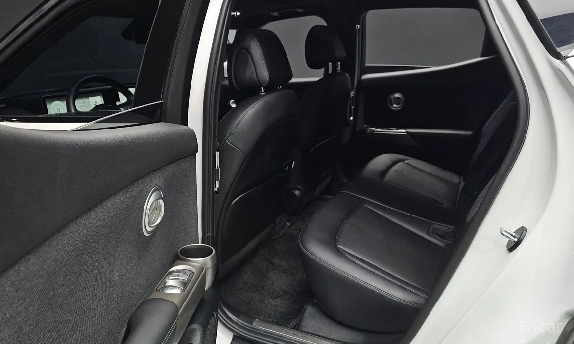 Photo 13 - Genesis GV60