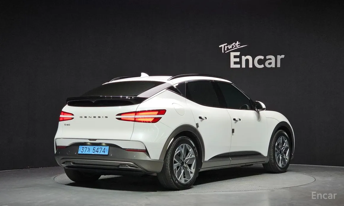 Photo 2 - Genesis GV60