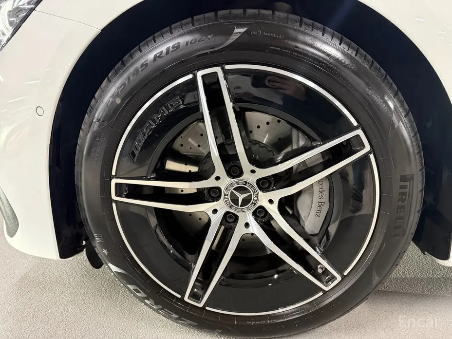 Фото 10 - Mercedes-Benz E-Class