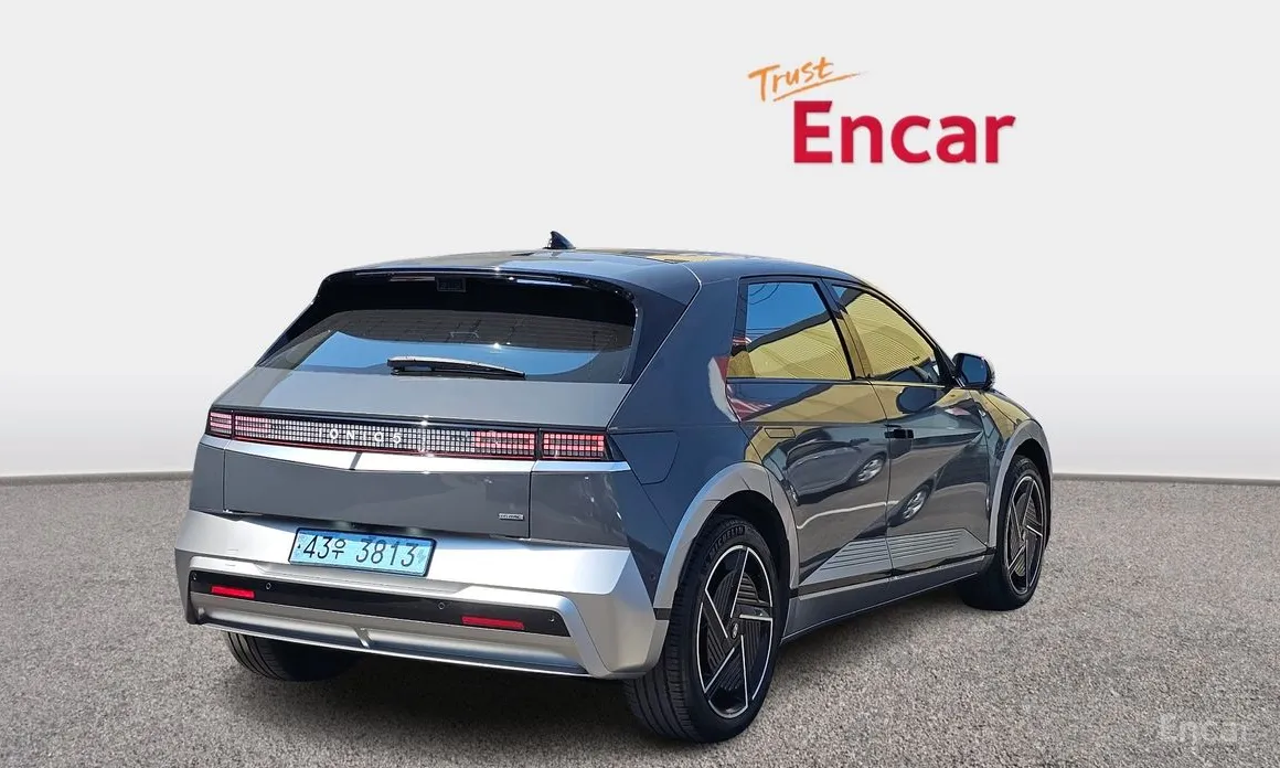 Photo 2 - Hyundai Ioniq 5