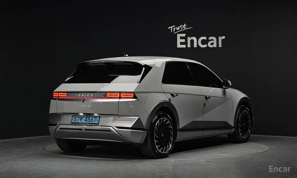 Photo 2 - Hyundai Ioniq 5