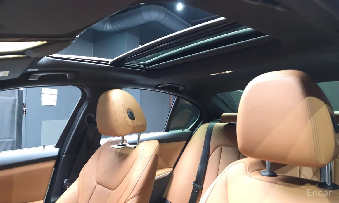 Photo 18 - BMW 3 Series