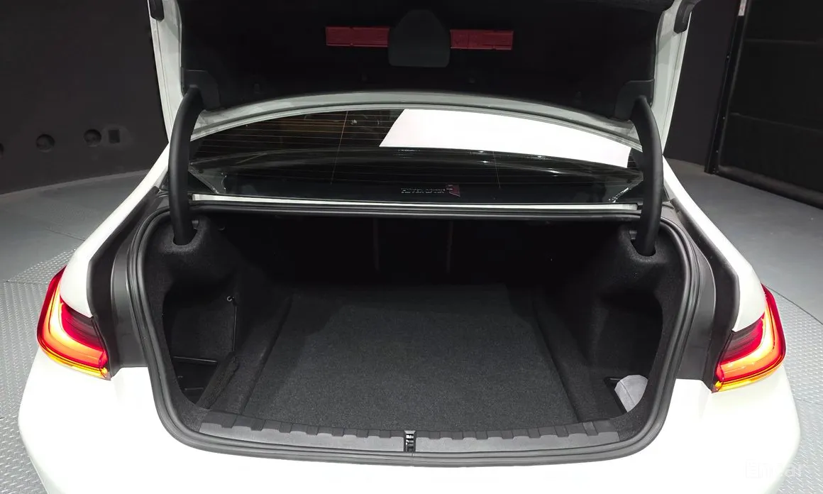 Photo 19 - BMW 3 Series