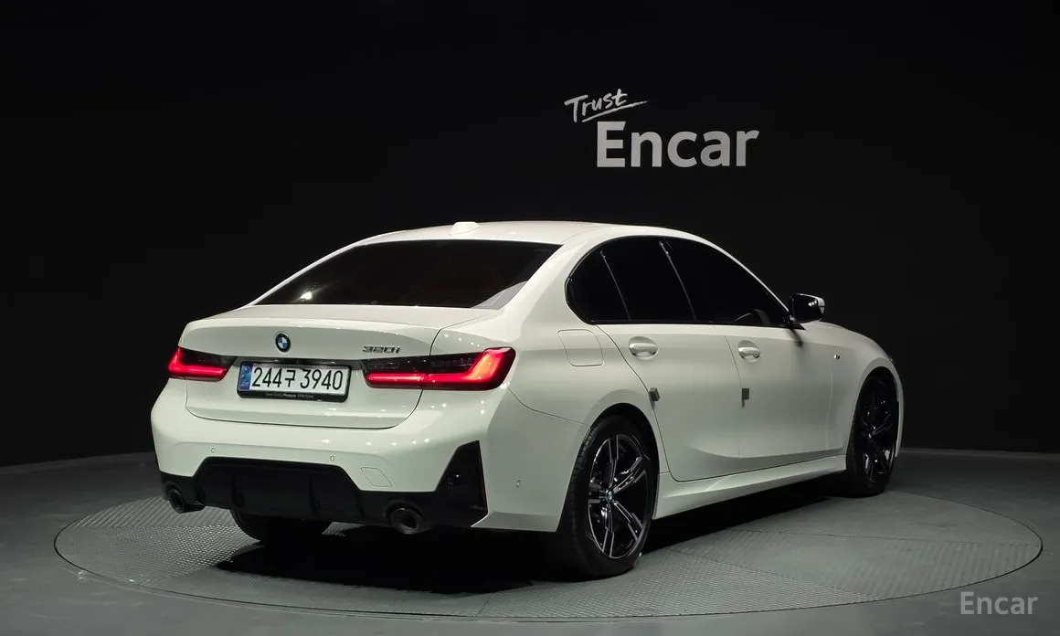 Photo 2 - BMW 3 Series