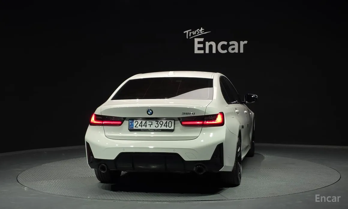 Photo 4 - BMW 3 Series