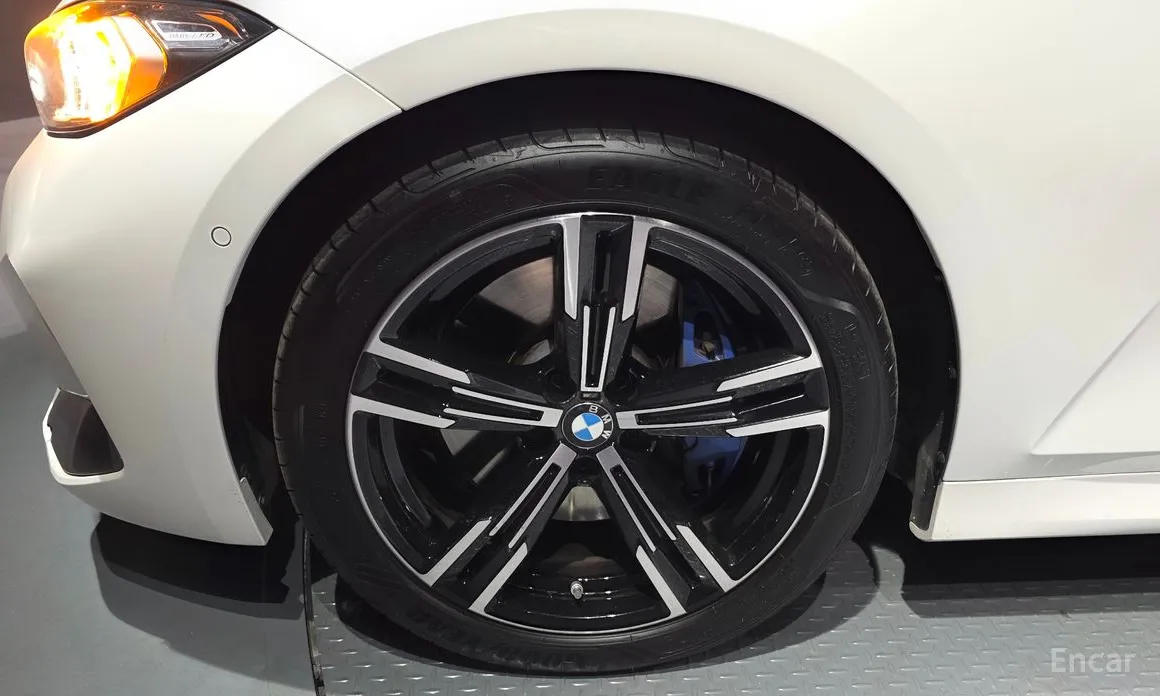 Photo 5 - BMW 3 Series