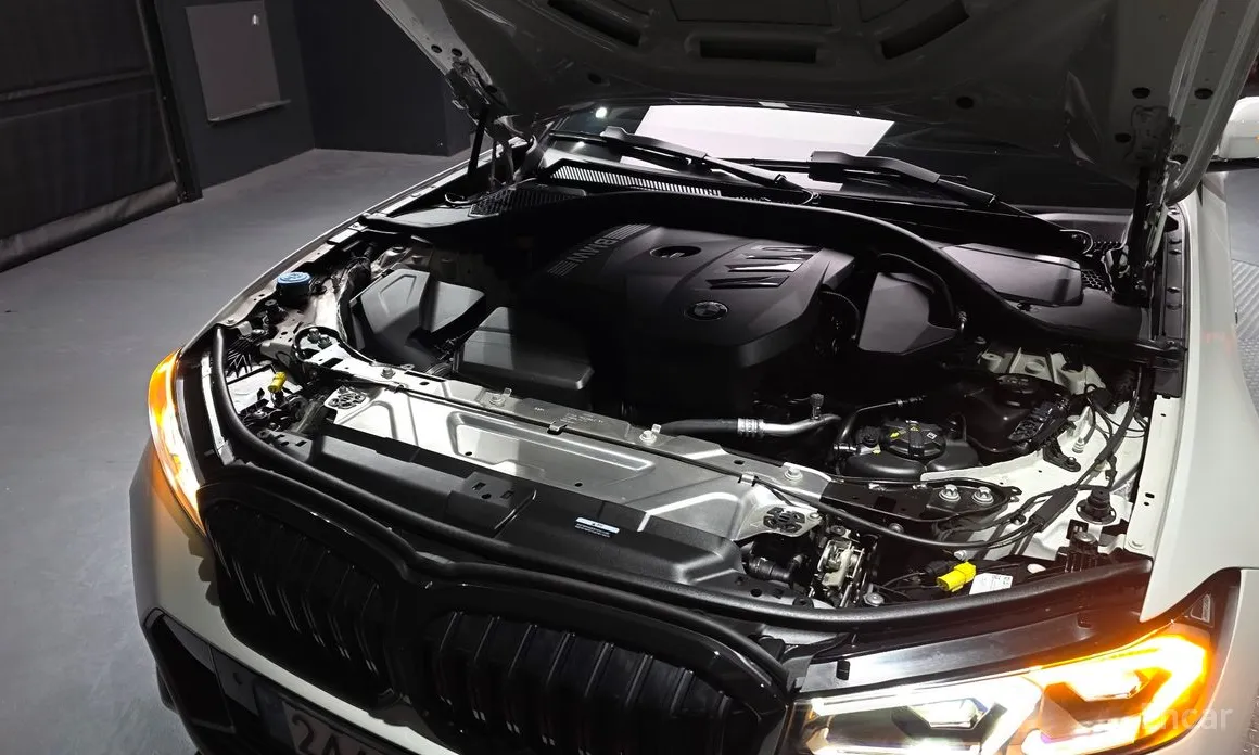 Photo 6 - BMW 3 Series