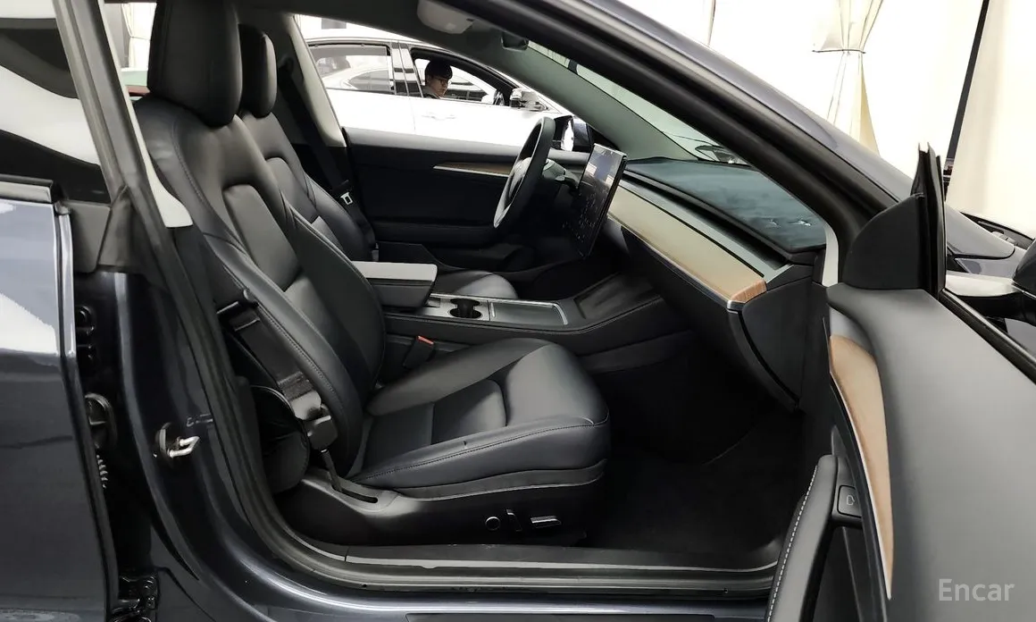 Фото 11 - Tesla Model 3