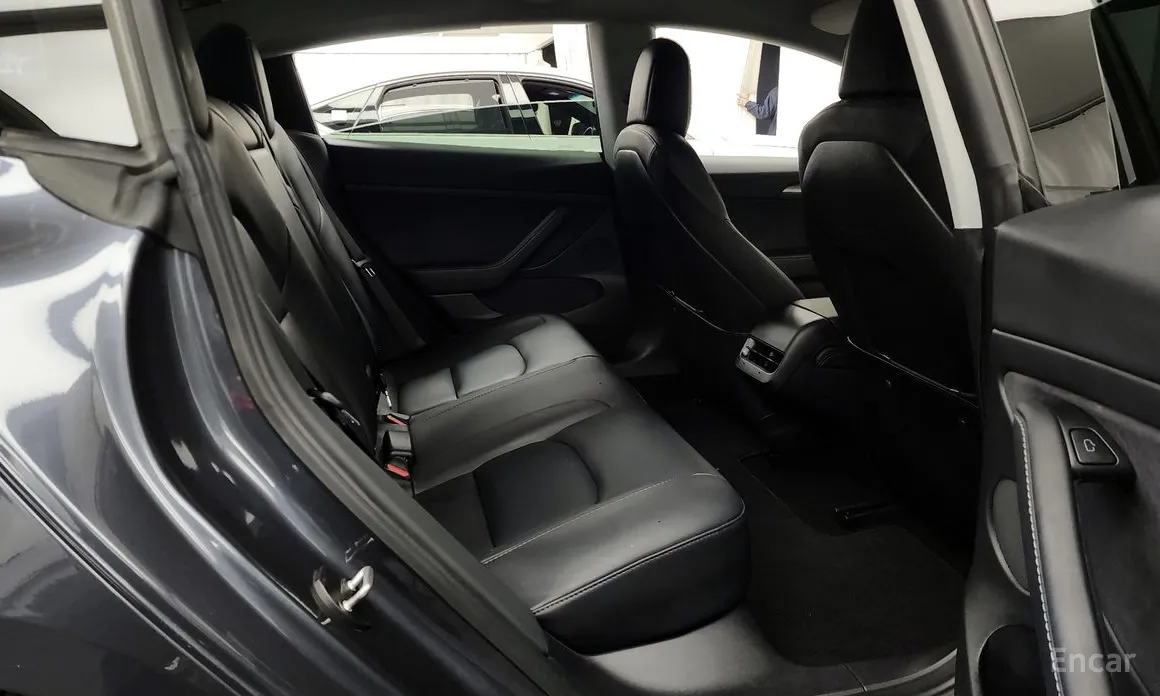 Фото 12 - Tesla Model 3