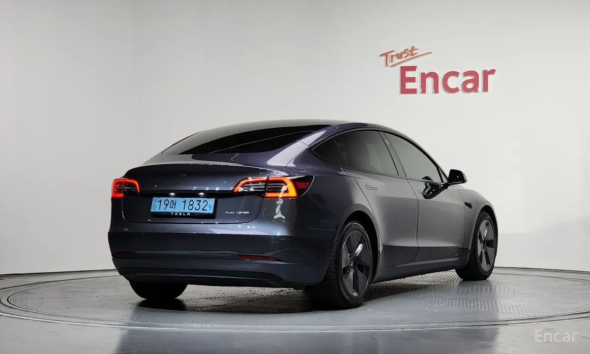 Фото 2 - Tesla Model 3