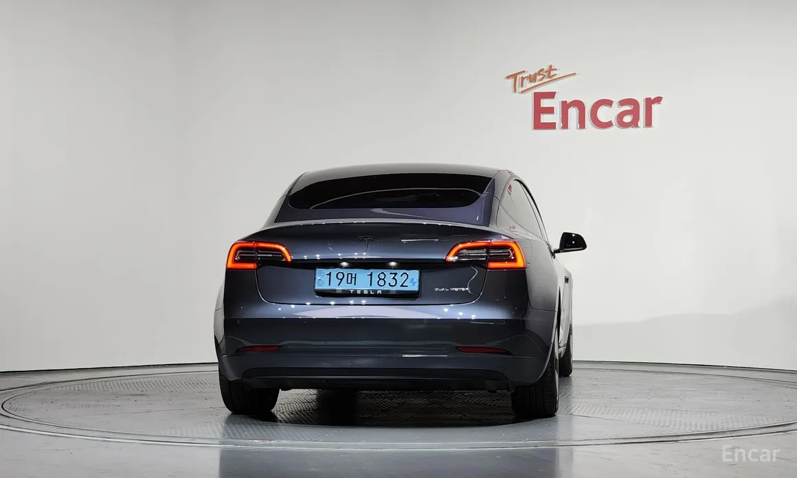 Фото 4 - Tesla Model 3