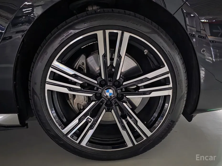 Фото 10 - BMW i7