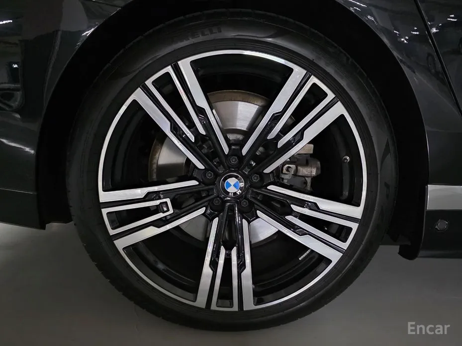 Фото 11 - BMW i7