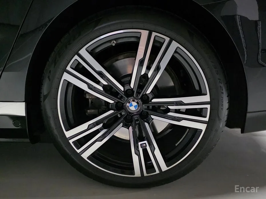 Фото 12 - BMW i7