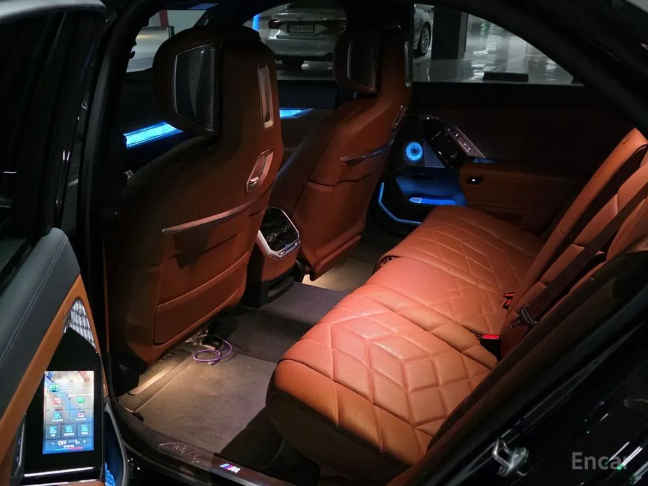 Фото 15 - BMW i7