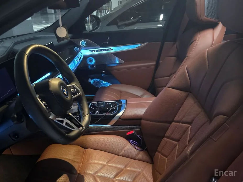 Фото 17 - BMW i7