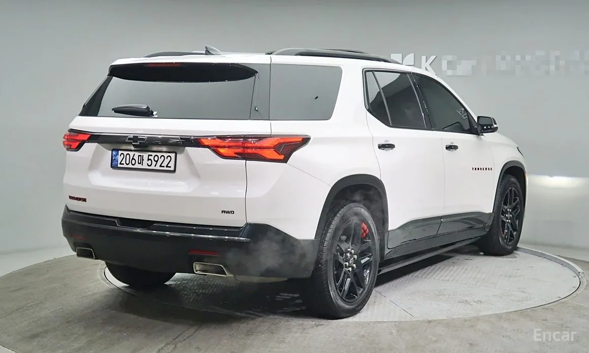 Photo 2 - Chevrolet Traverse