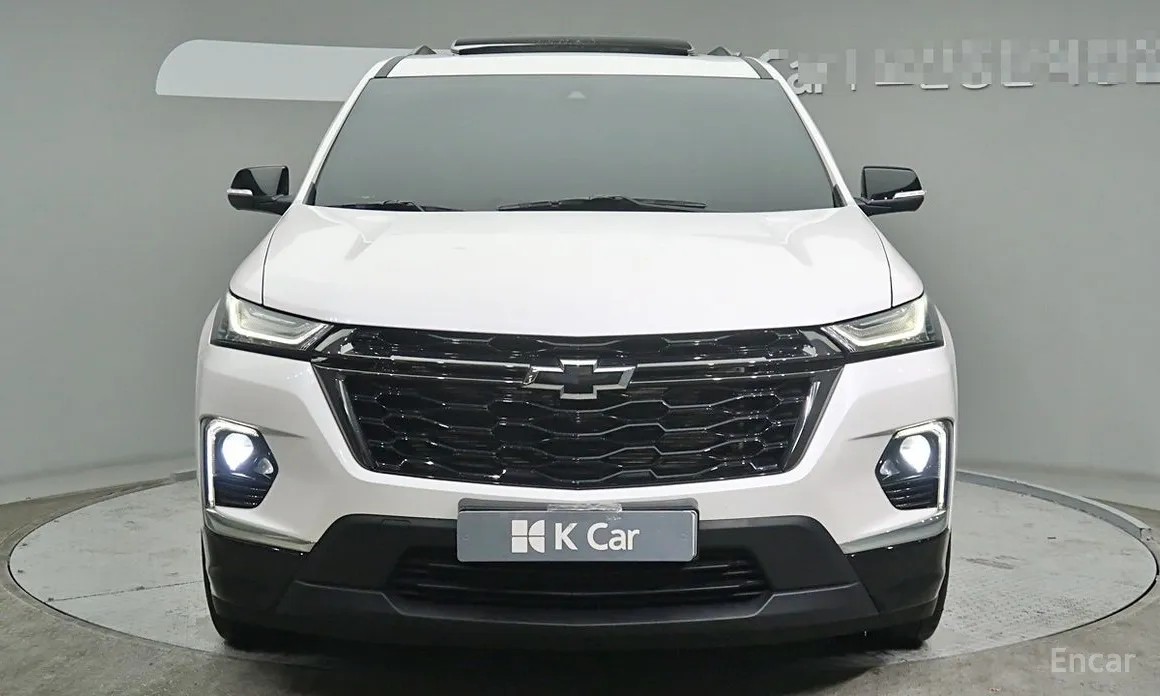 Photo 3 - Chevrolet Traverse