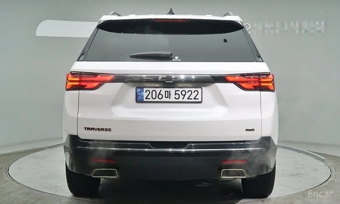 Photo 4 - Chevrolet Traverse