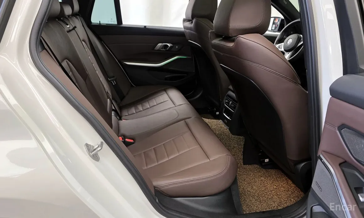 Photo 12 - BMW 3 Series