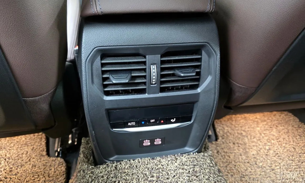 Photo 18 - BMW 3 Series