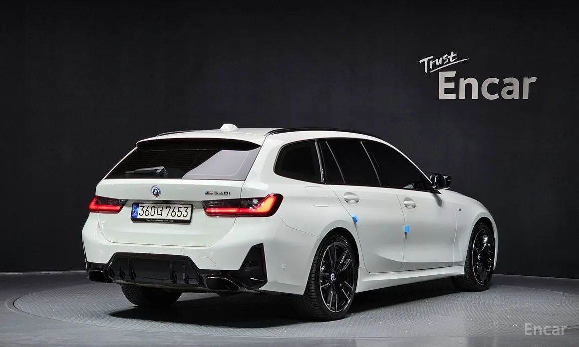 Photo 2 - BMW 3 Series