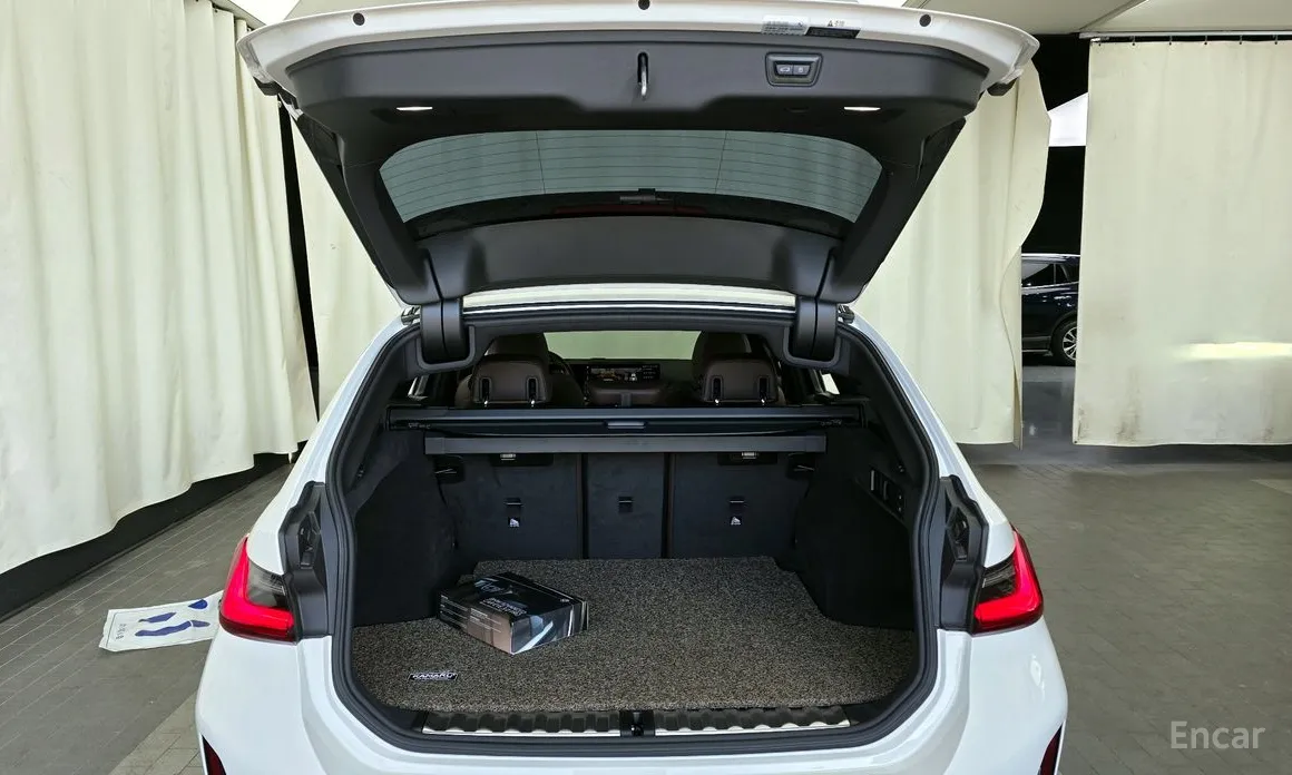 Photo 20 - BMW 3 Series