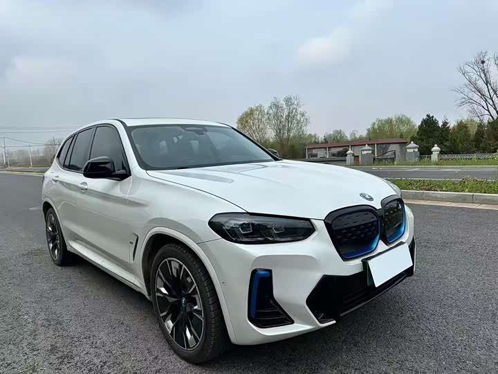 Photo 3 - BMW iX3