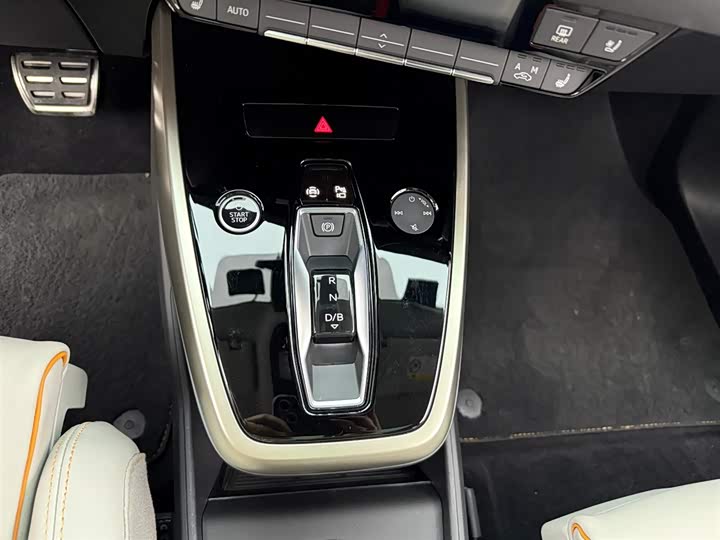 Фото 4 - Audi Q5 e-tron