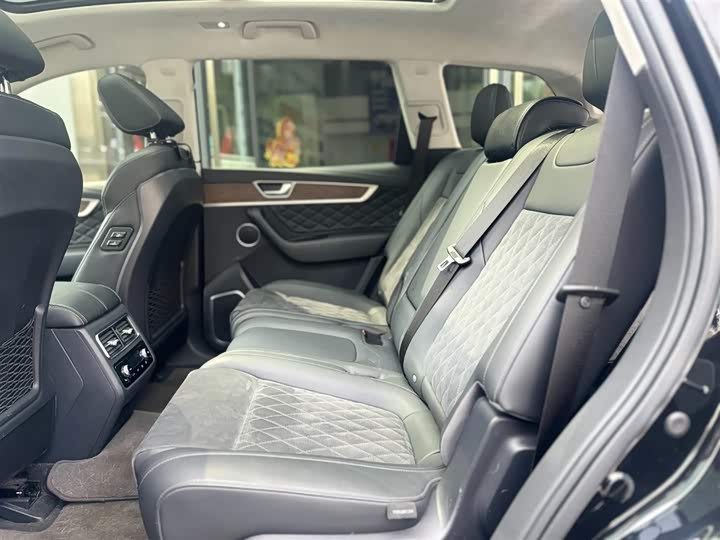 Photo 7 - Hongqi HS7