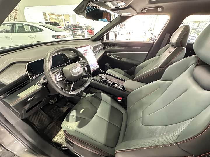 Фото 8 - Geely Atlas