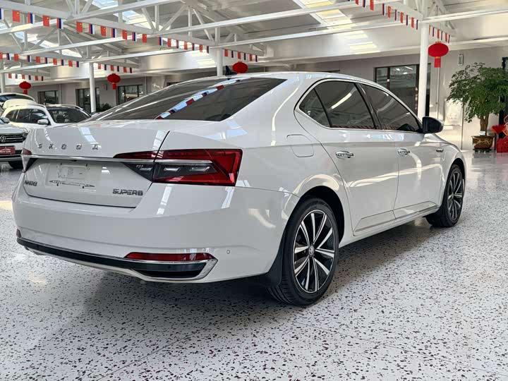Фото 4 - Skoda Superb