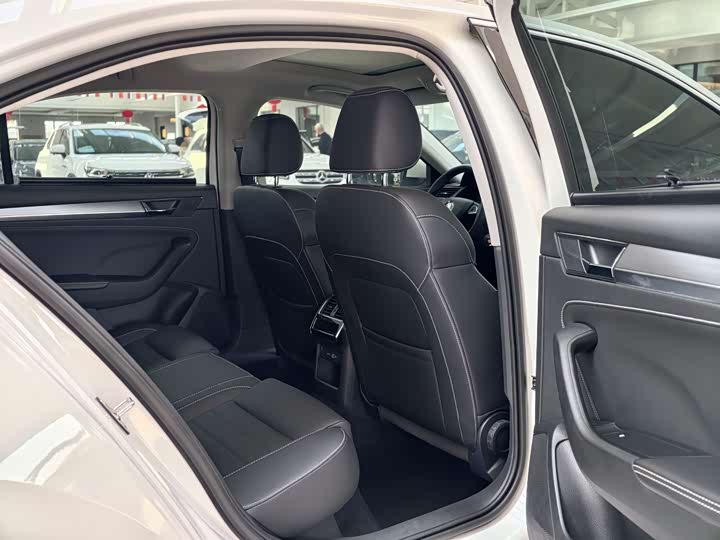 Фото 9 - Skoda Superb