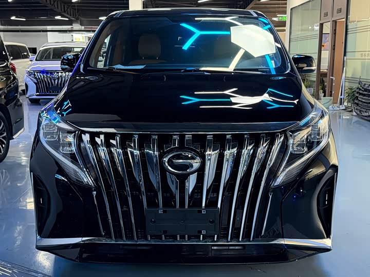 Фото 2 - GAC Trumpchi M8