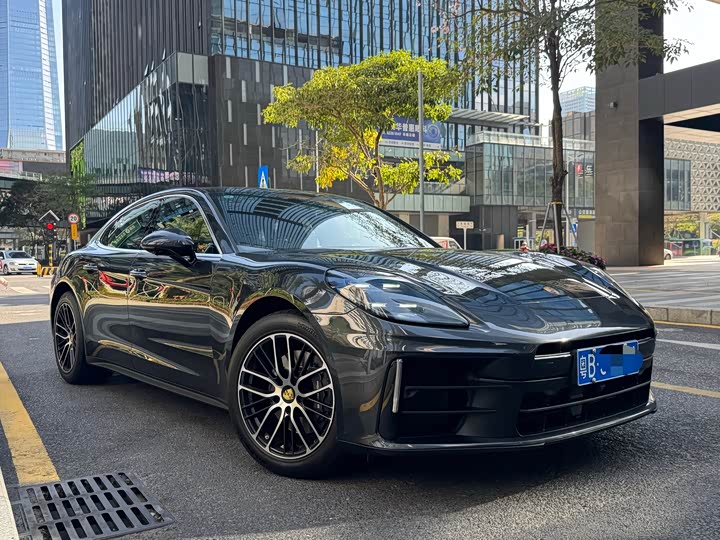 Фото 1 - Porsche Panamera