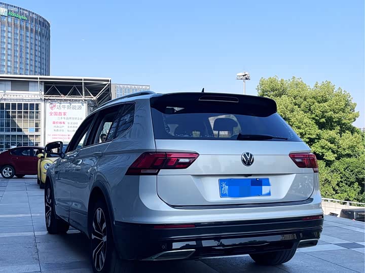 Фото 4 - Volkswagen Tiguan L Pro